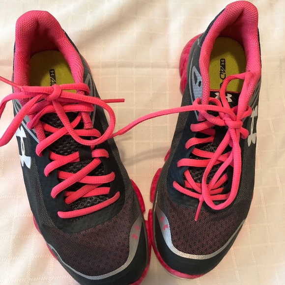 gray and pink under armour shoes